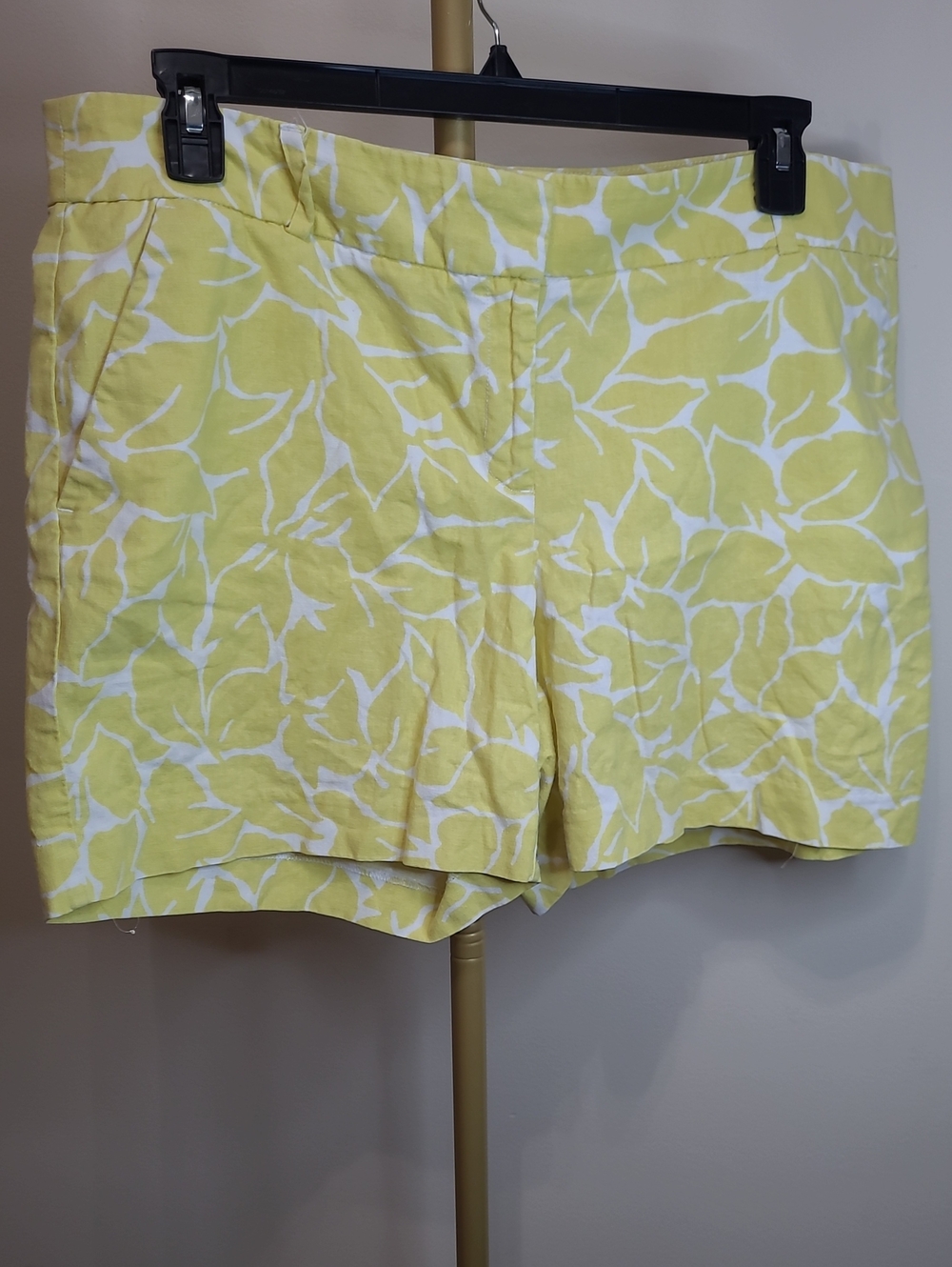 Ann Taylor LOFT Yellow & White Leaf-Print Linen-Cotton Blend Shorts size 14